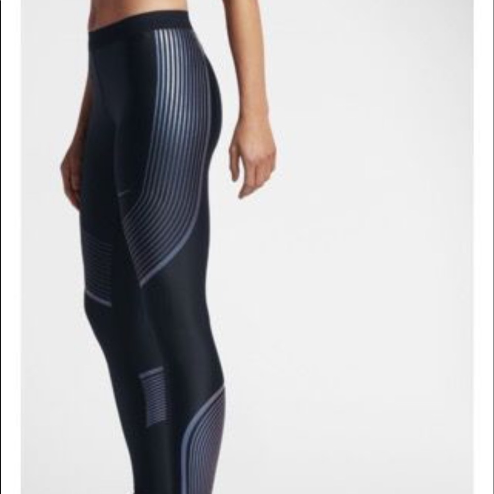 NIKE LEGGINGS SIZE SMALL